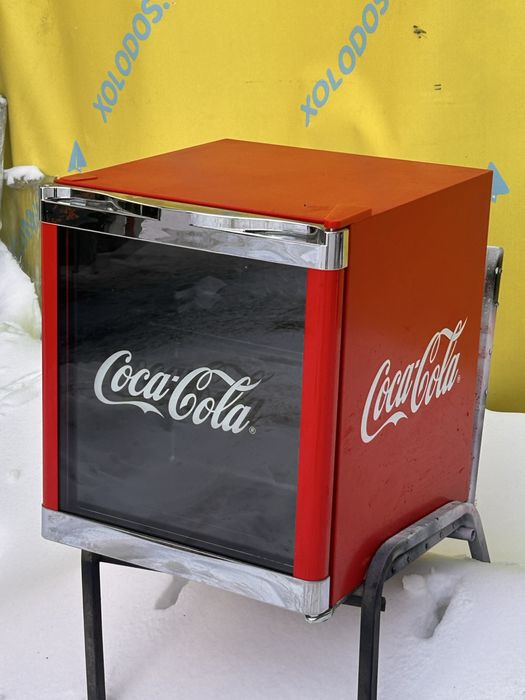 Барный холодильник  Витрина в кафе Ретро холодильник б/у