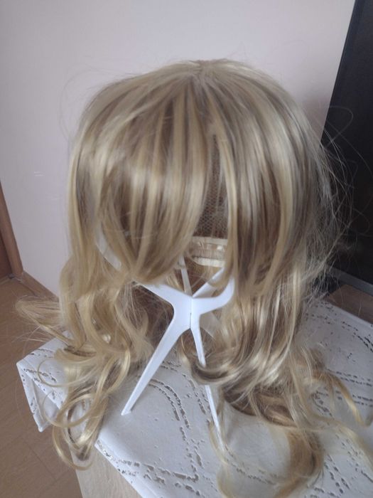 Peruka blondynka długie włosy.