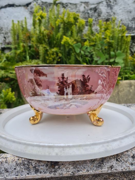 Peça antiga decorativa  porcelana Alcobaça