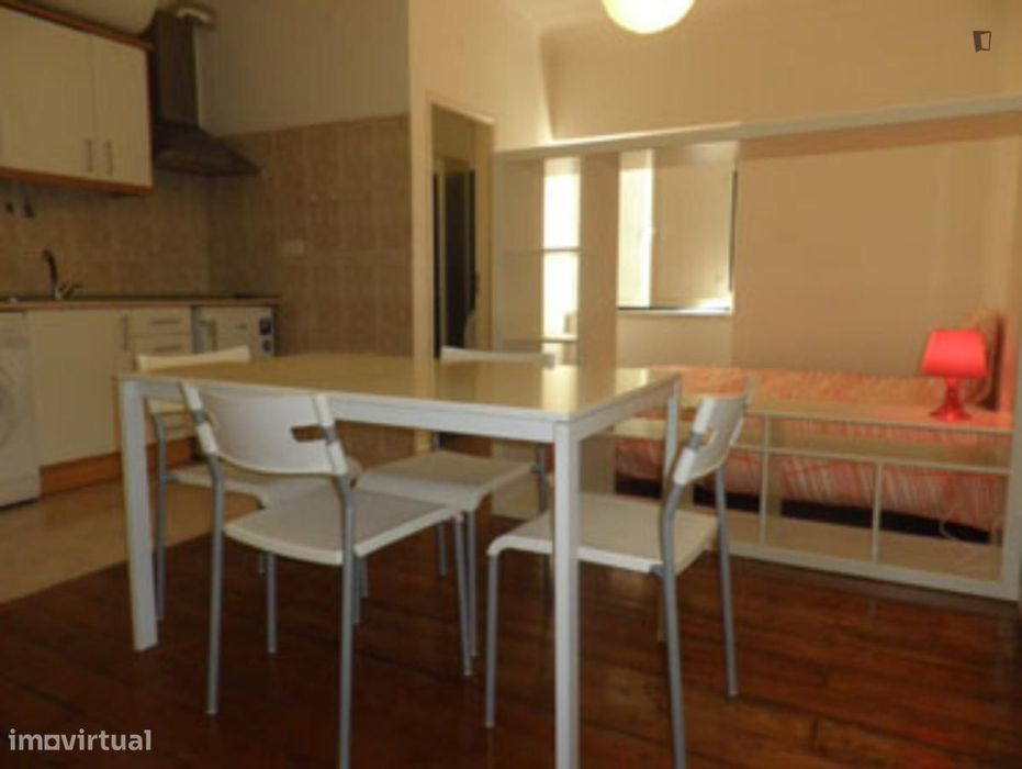 Estúdio - localizado em Alcântara Lisbon