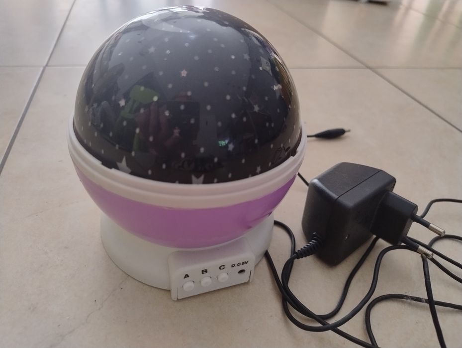 Lampka nocna projektor gwiazd gwiezdna kula dla dziecka