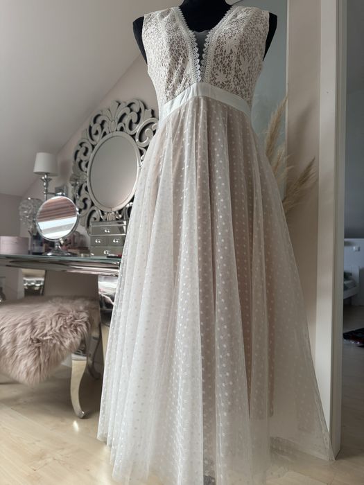 Biało-beżowa koronkowa sukienka w kropki z tiulem soky&soka