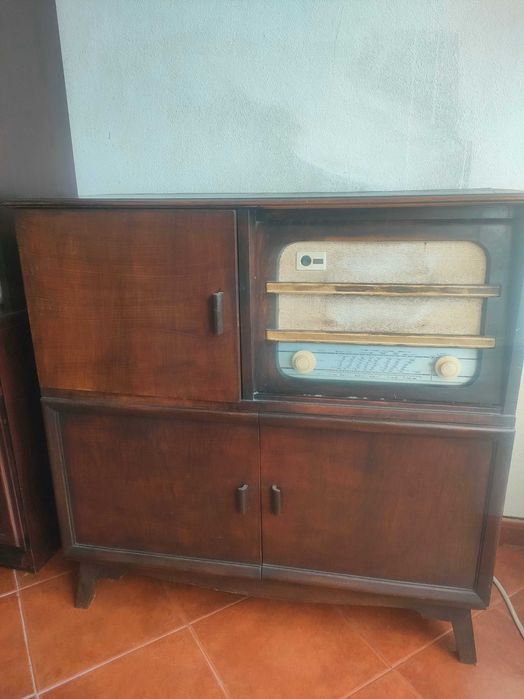 Rádio Mediator com móvel