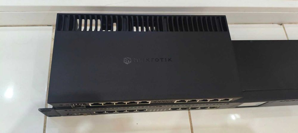 Мощный Mikrotik RB4011  и RB3011 Gigabit SFP usb LTE Роутер 10портов
