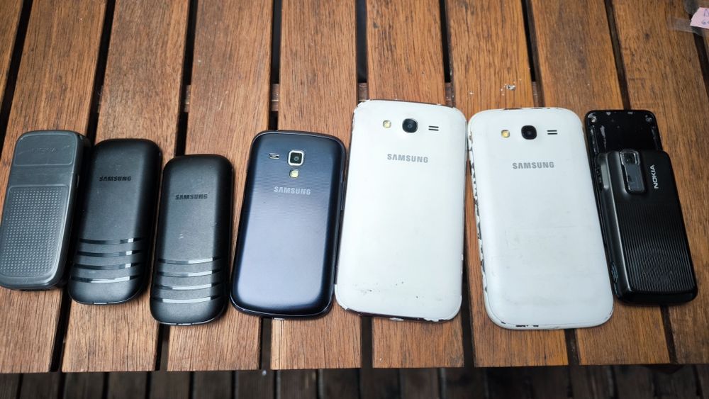 Telemóveis Samsung Nokia todos a funcionar