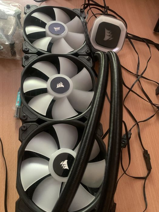 Система водяного охлаждения Corsair ICUE H150i