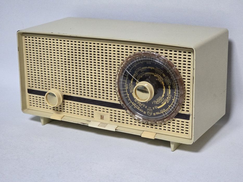 Rádio antigo reparado Philips