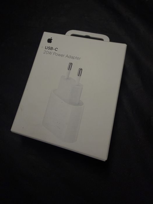 Apple iPhone 11 64 GB – Czarny | Dwa etui + nowa kostka ładowania