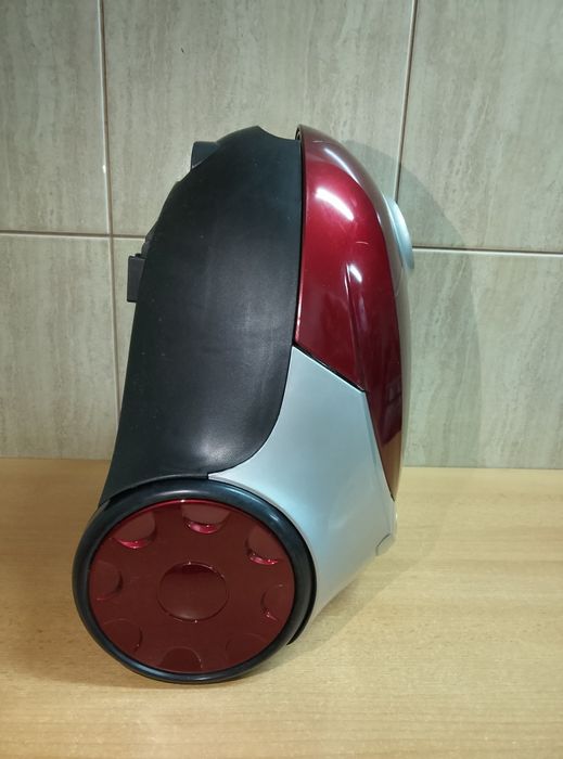 Odkurzacz Dirt Devil skuppy model M7011-1 moc 2000W