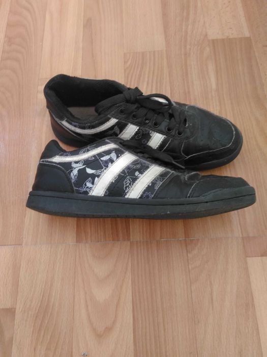 Продам кроссовки для девочки