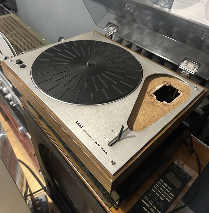 Akai AP-005 - Gira discos vintage - sem braço