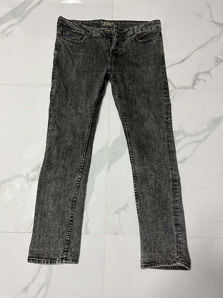 M skinny h m pull and bear 250 .