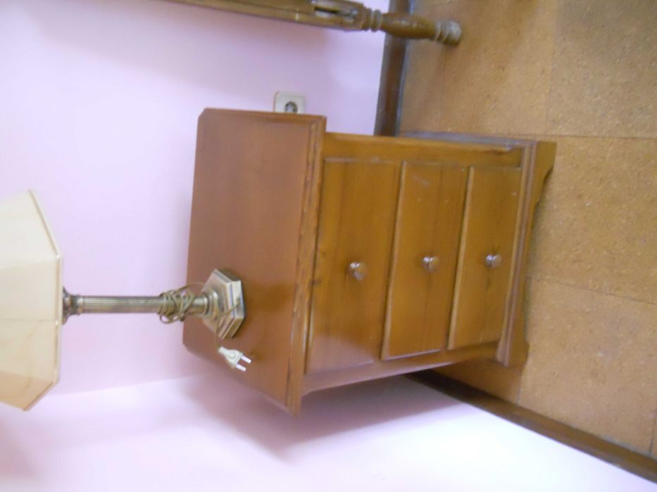 camas casal + mesas cabeceira