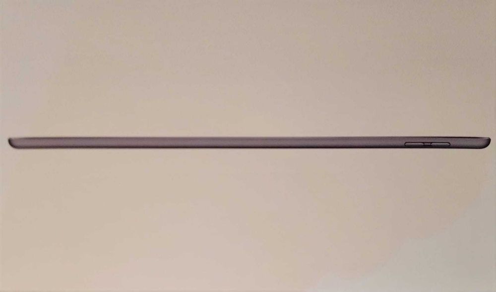 iPad 7th gen Wi-Fi 32 GB space gray + klawiatura Logitech Combo Touch