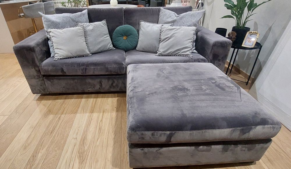Sofa 3 lugares e pouf cinza escuro