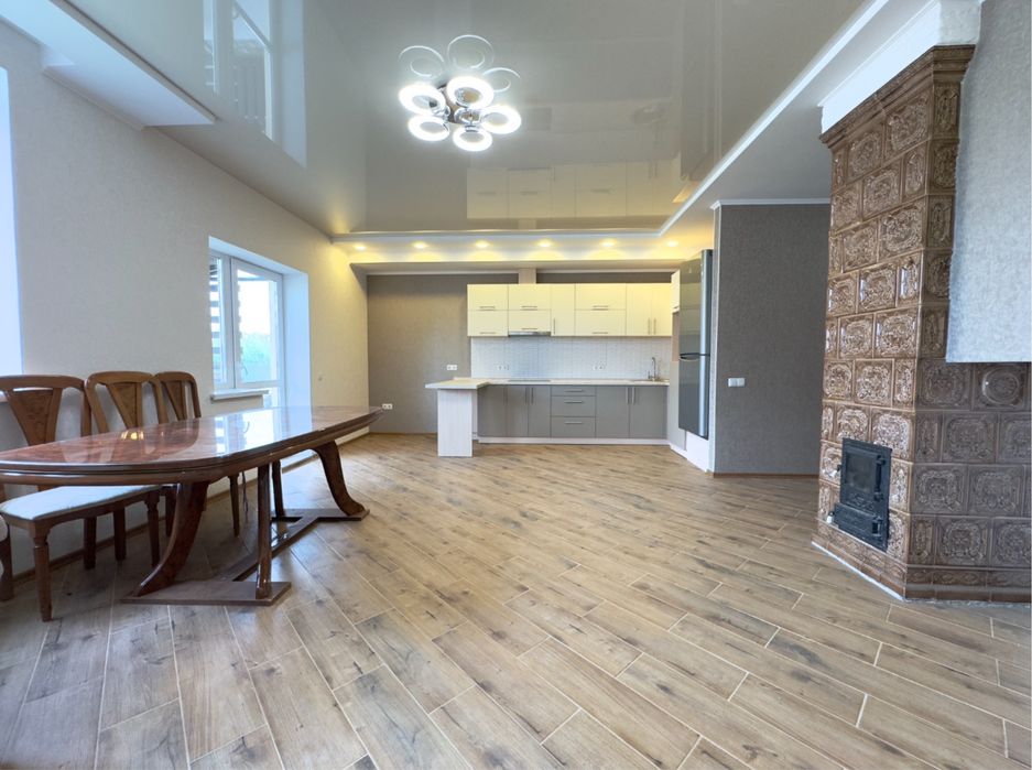 Прочаж чудового таунхауса в Агрономічному