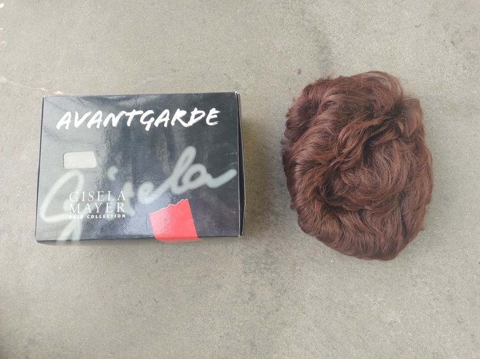 Peruka Gisela Mayer. Model Lido.