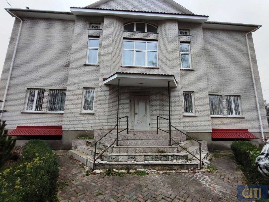 №: 23758  Продається приміщення 800 кв.м. у центрі, майдан Короленка