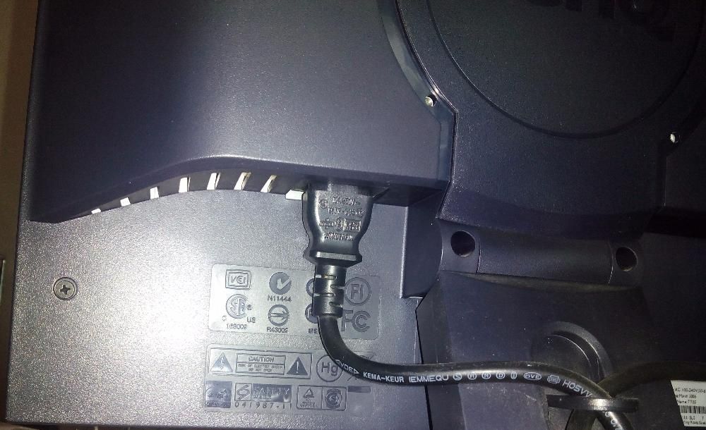 BENQ T705 Monitor – 17" LCD + Offers64738275360001124