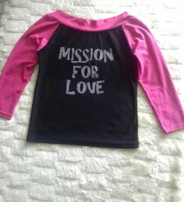 Różowa z napisami nadruk przewiewna
10 zł