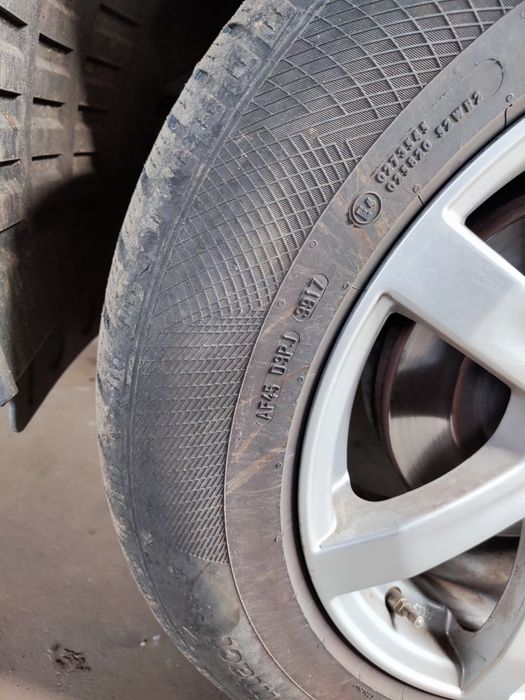 Зимова резина Continental 235/60/18