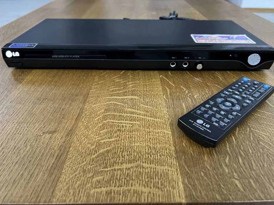 CD/DVD плеер LG DK768