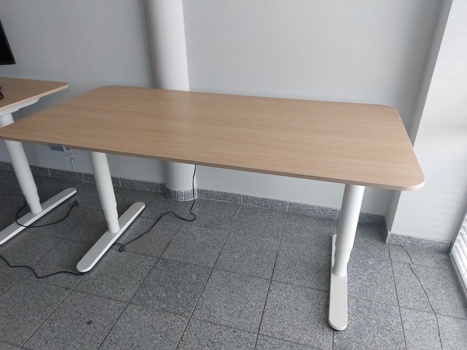 Biurko z elektryczną regulacją wysokości - prawie nieużywane