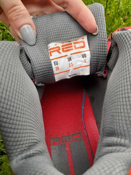 Buty Double Red Wire