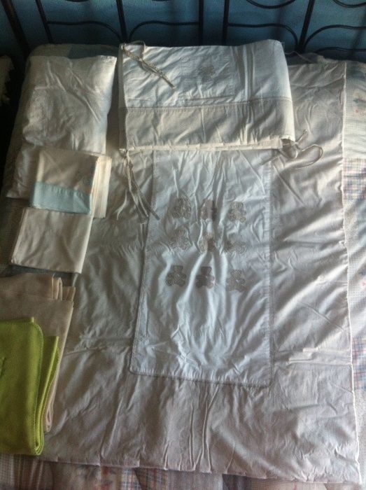 Edredão, proteções laterais em beje com ursinhos - Conj.