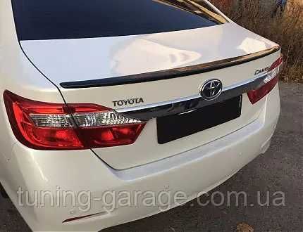 Спойлер Козырек лип багажника Стекла  Toyota Camry 50/55