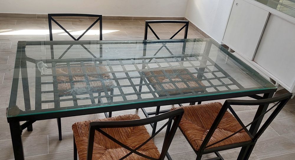 Mesa de ferro com 4 cadeiras