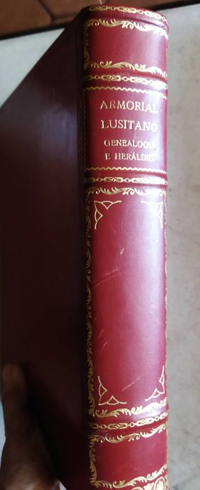 Armorial Lusitano, Genealogia e Heráldica