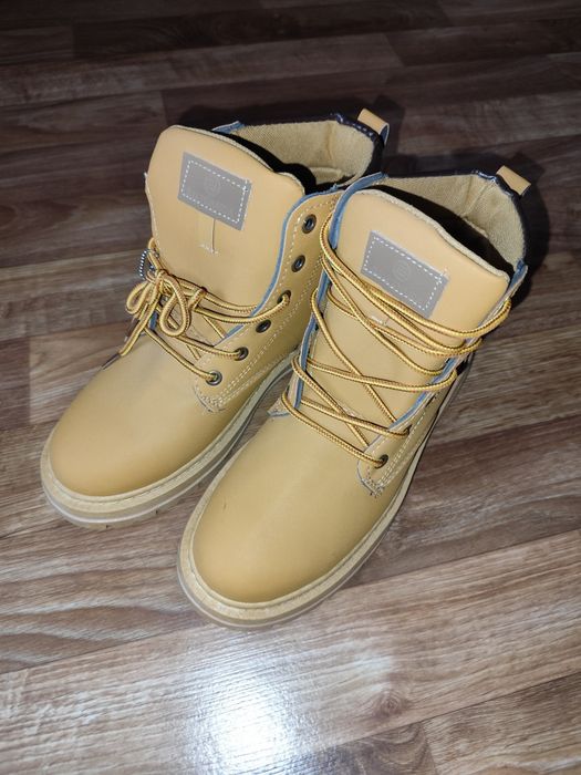 Взуття чоловіче , осінь зима , 43 розмір.