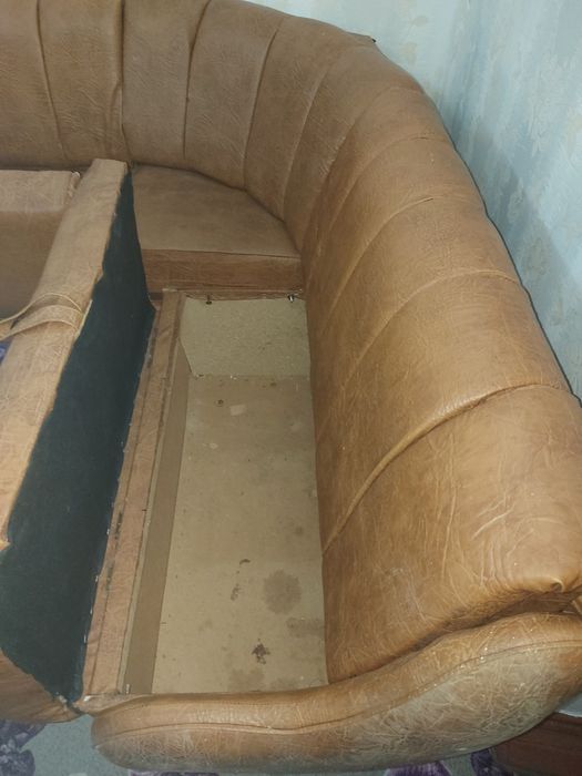 Продам м'який уголок на кухню-прихожу.