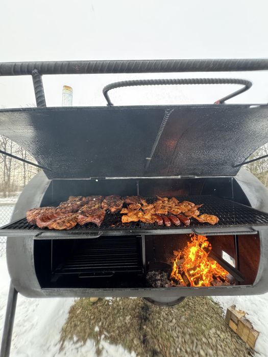 Корчені ребра,крила,полядва,ковбаски