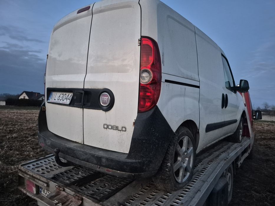 Części Fiat doblo II 1.6 multijet lampa maska drzwi błotnik lusterko