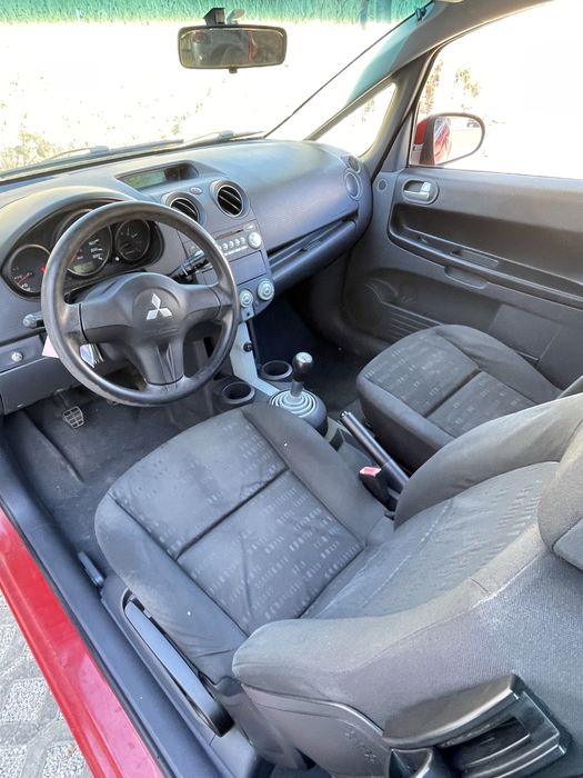 Mitsubishi colt 1.1 CZ3 c/ ar condicionado  2005