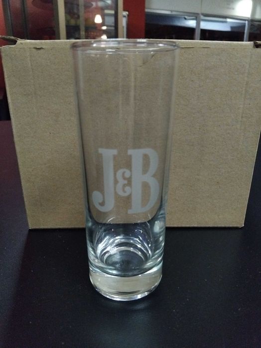 Copos Whisky J&B e Cerveja Mahou