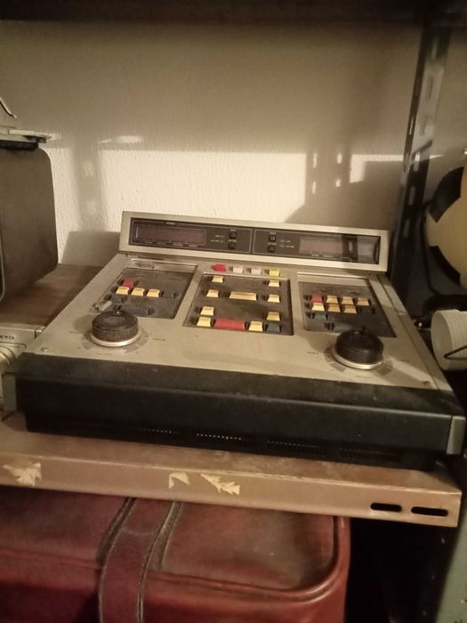 Vendo rádios e artigos antigos,uma questão de vir ver