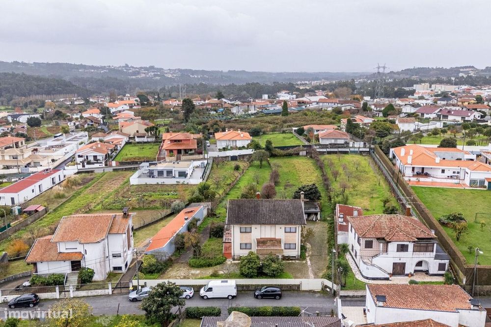Habitação no centro de Escapães
