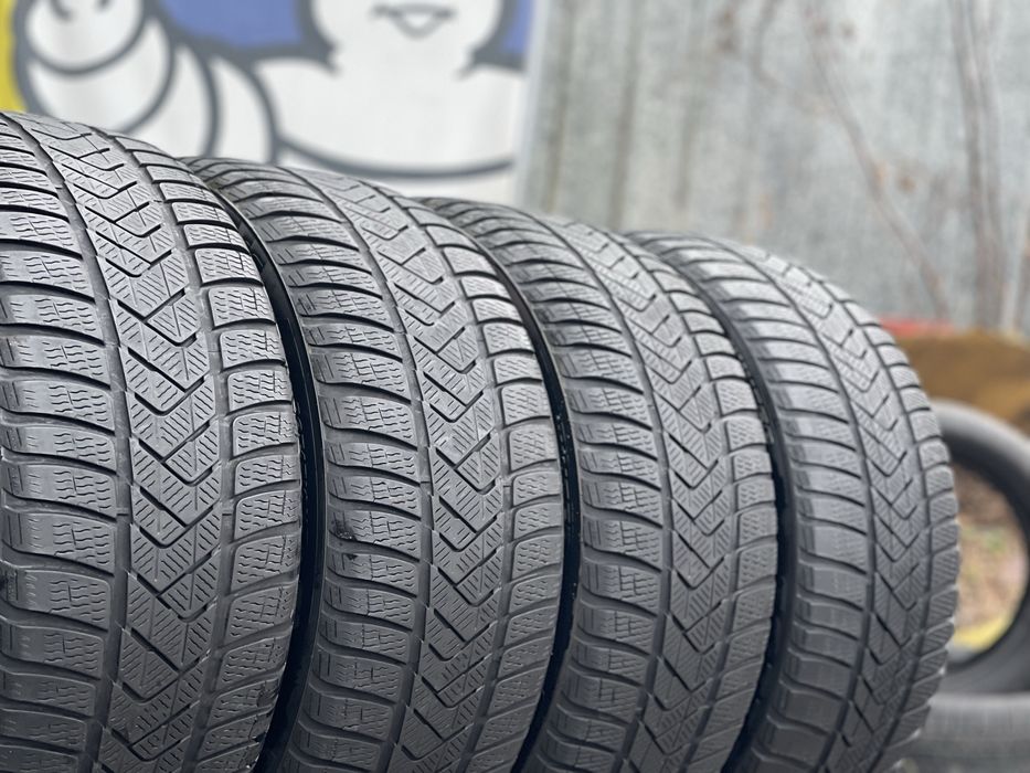 Шини Зимові 4шт 235/45 R18 Pirelli Sotozzero 3
