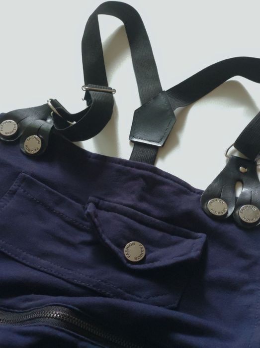 Granatowe ogrodniczki / spodnie na szelkach – Pronto Moda