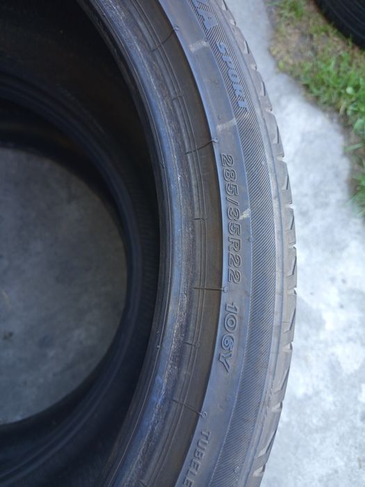 2szt opon Bridgestone 285/35 R 22