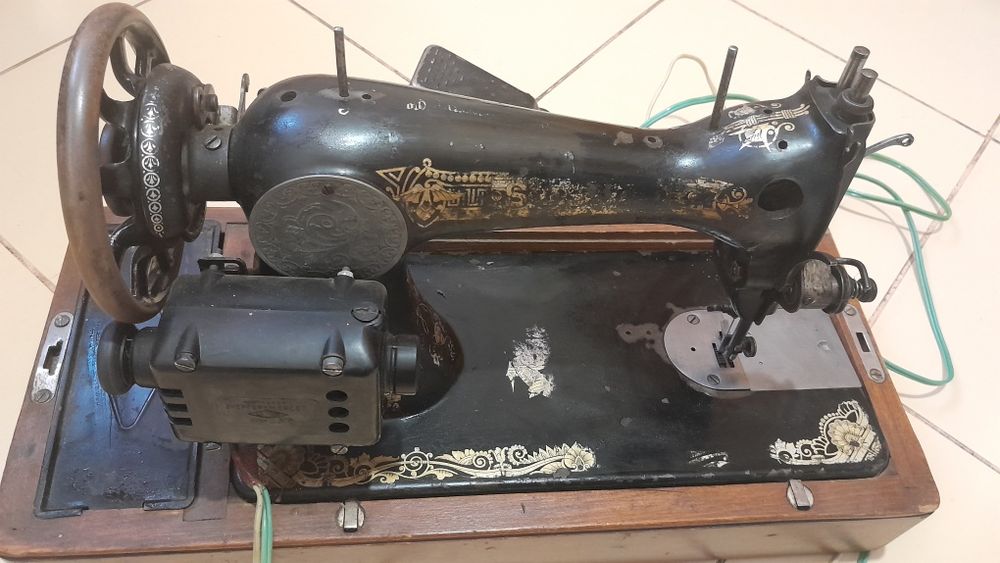 Антикварная швейная машинка Singer Зингер. Антиквариат