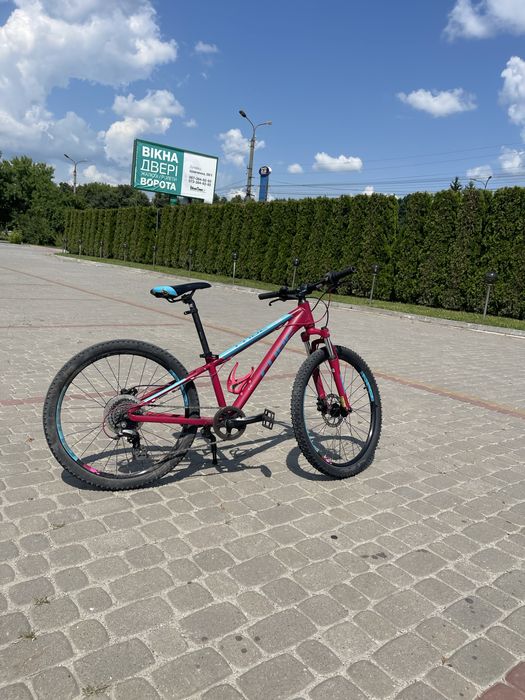 Велосипед Cube 240.