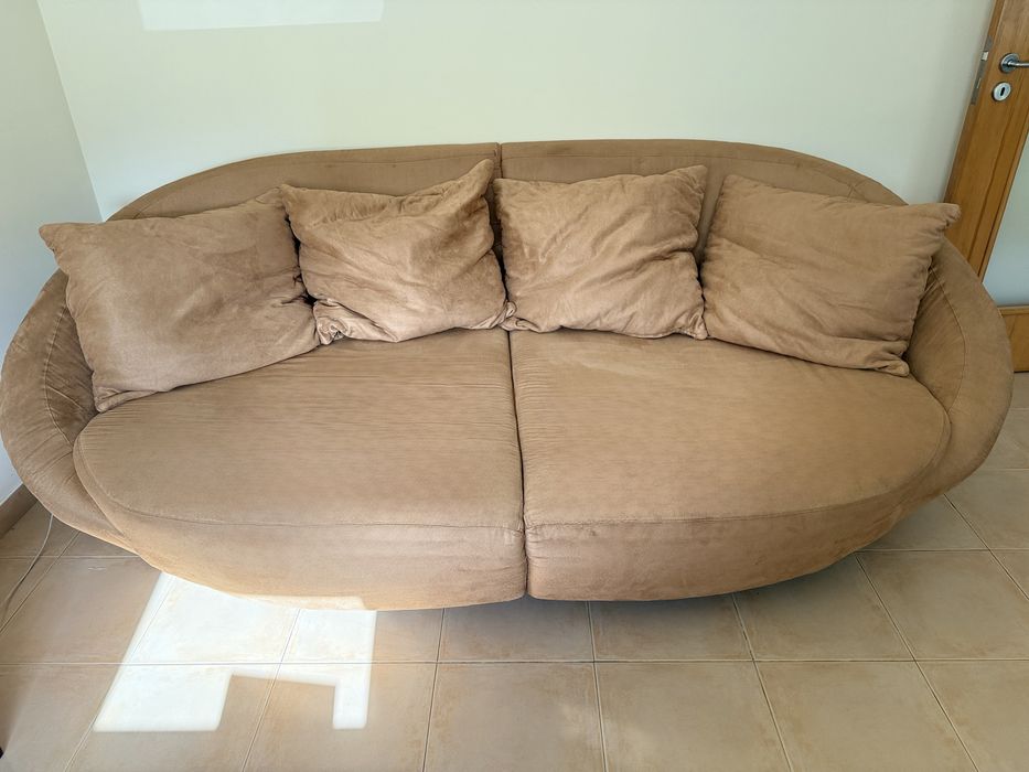 Sofá grande e confortável – 2,30m x 1,30m