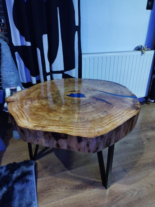 Stolik kawowy plaster drewna żywica