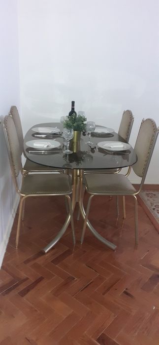 Mesa de jantar com 6 cadeiras