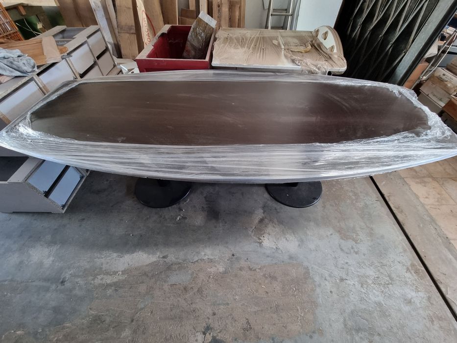 Mesa em madeira para sala