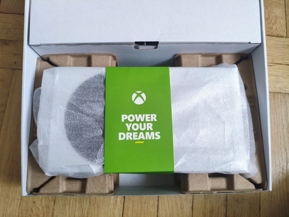 Xbox Series S 512 GB – stan prawie jak nowy,, komplet